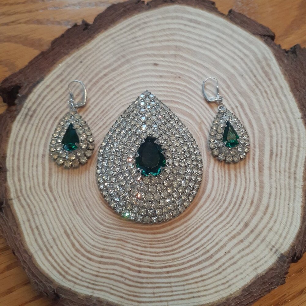 Vintage Celebrity NY Rhinestone Brooch and earrings set